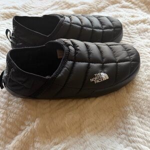 Women’s The North Face Thermoball Traction Mules Size 8